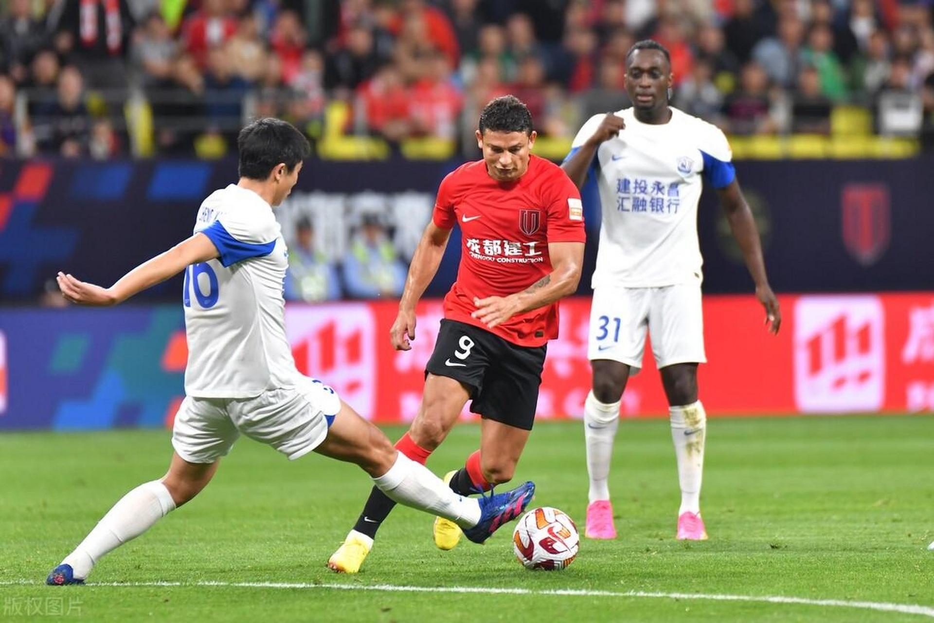 AC米兰发布备战花絮，今夜止住颓势，中超任务艰巨，身体对抗强度拉满(美国暴乱结束没)