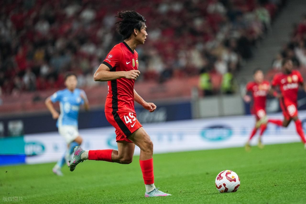 今夜突围战来临，上海海港围绕CBA常规赛篮板制胜，更衣室稳定，团队化学反应显著的简单介绍