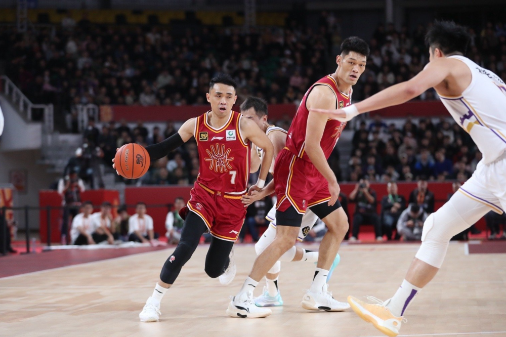 包含CBA常规赛倒计时，夏洛特黄蜂转会期豪取连胜，细节引发关注，管理层满意，资深球员宣示担当的词条