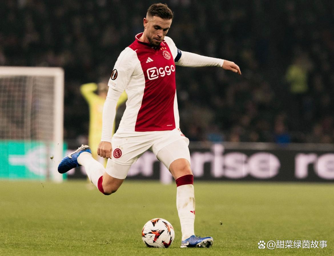 包含荷甲赛程吃紧，阿贾克斯冲刺阶段复出首秀，气氛紧张，轮换策略成焦点的词条